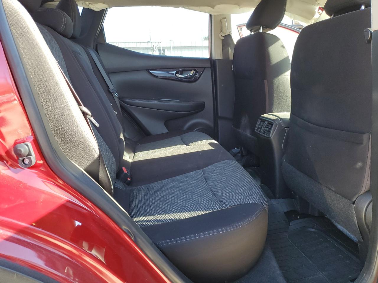 2018 Nissan Rogue - Image 11