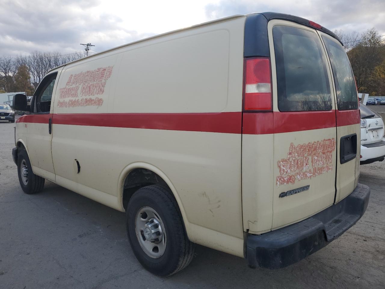 VIN 1GCWGFFF7F1106677 2015 CHEVROLET EXPRESS no.2