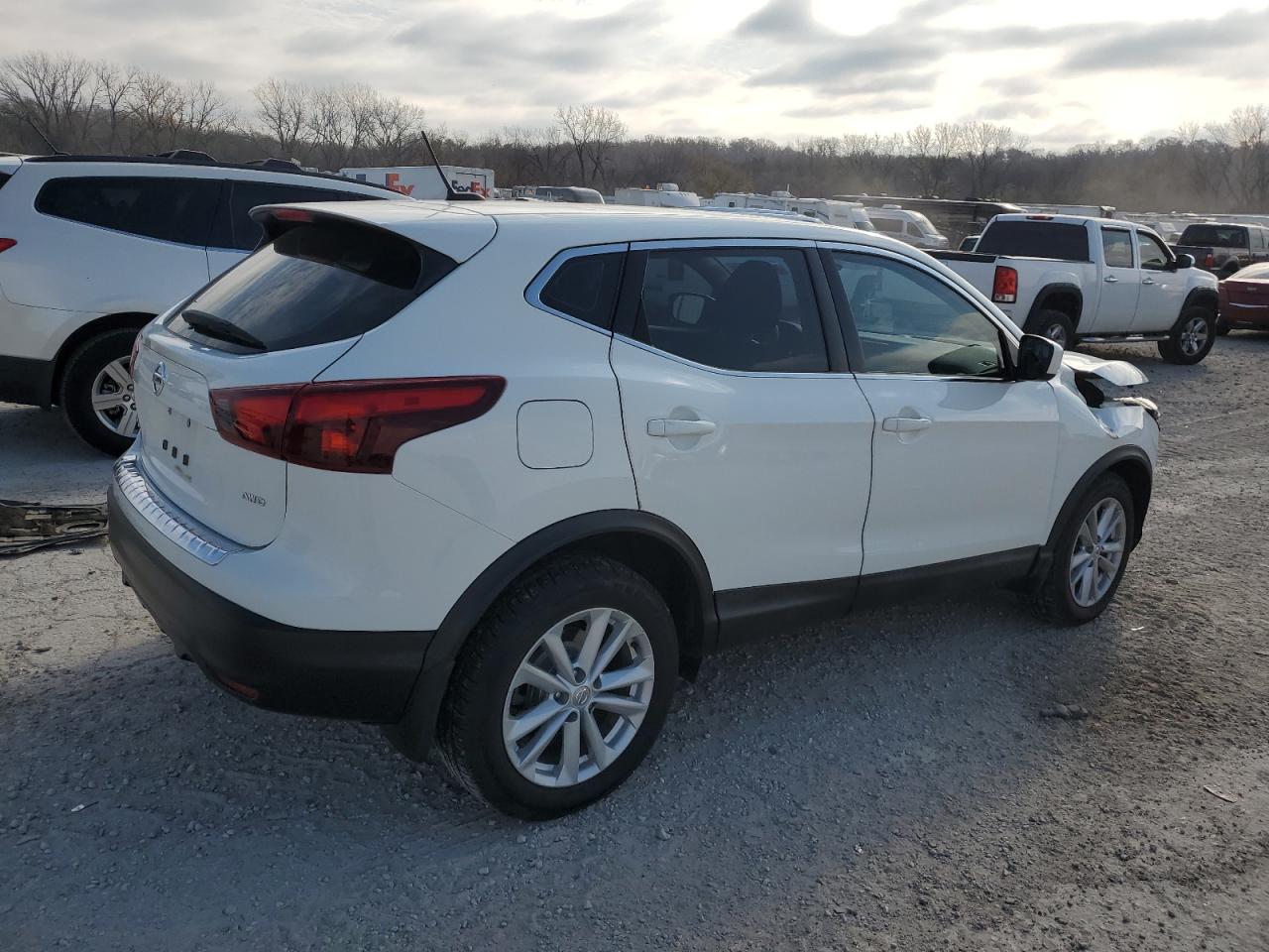 2018 Nissan Rogue - Image 3