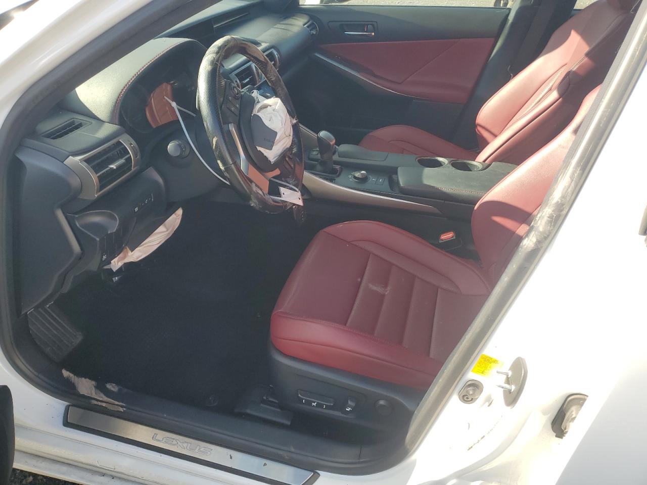2016 Lexus IS - Image 7