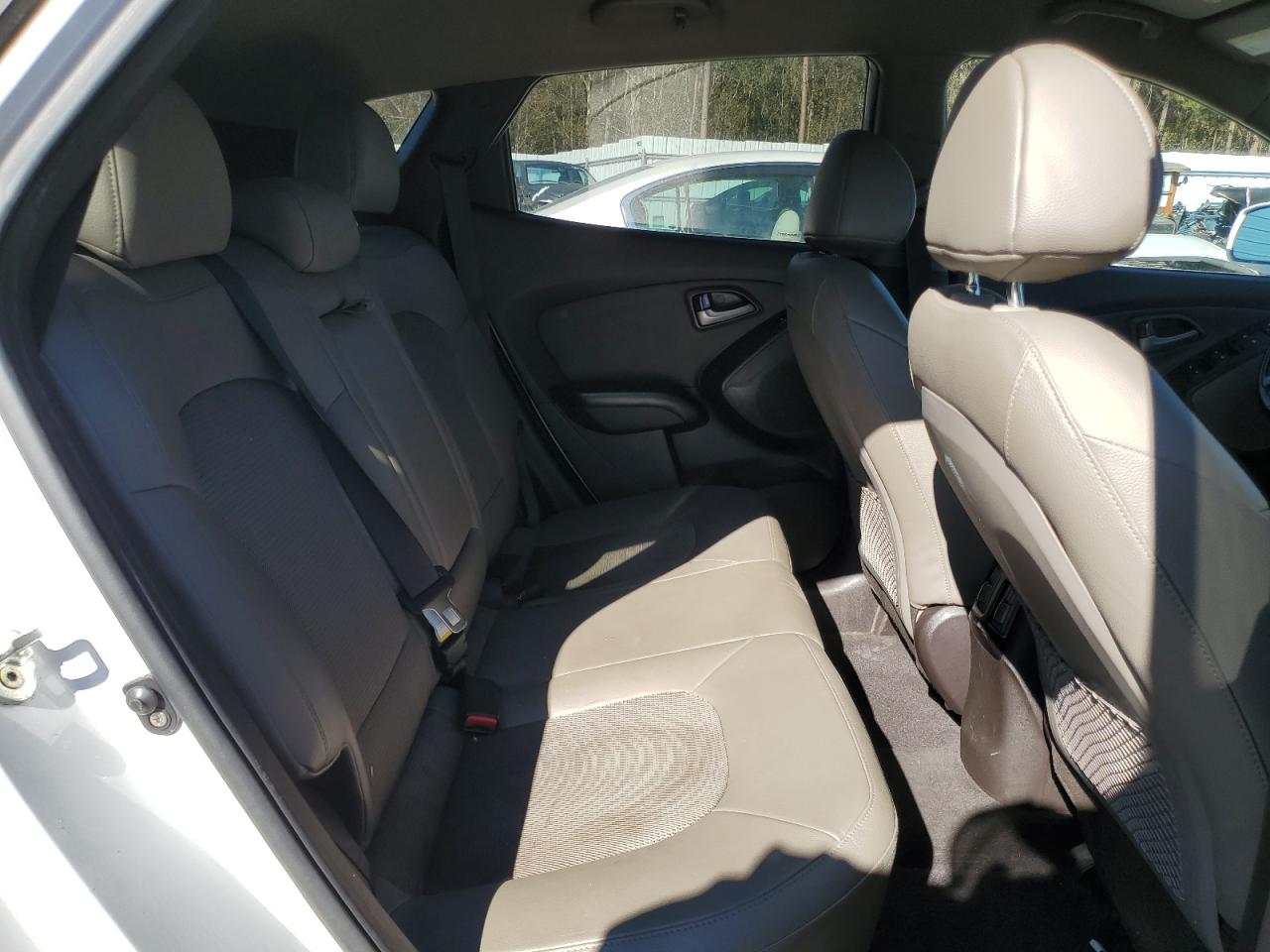 2015 Hyundai Tucson - Image 11