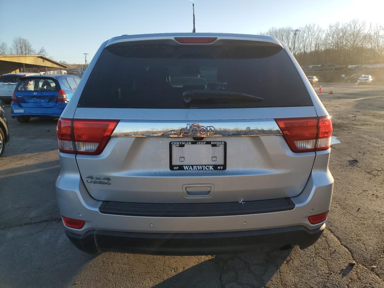 2011 Jeep Grand Cherokee - Image 6