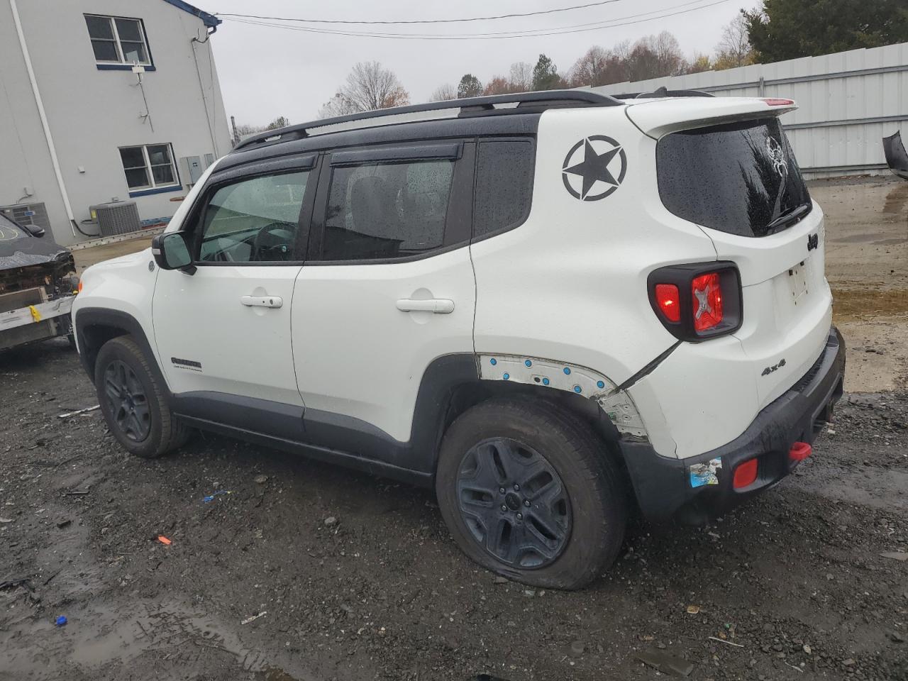 VIN ZACCJBCB3HPE98672 2017 JEEP RENEGADE no.2