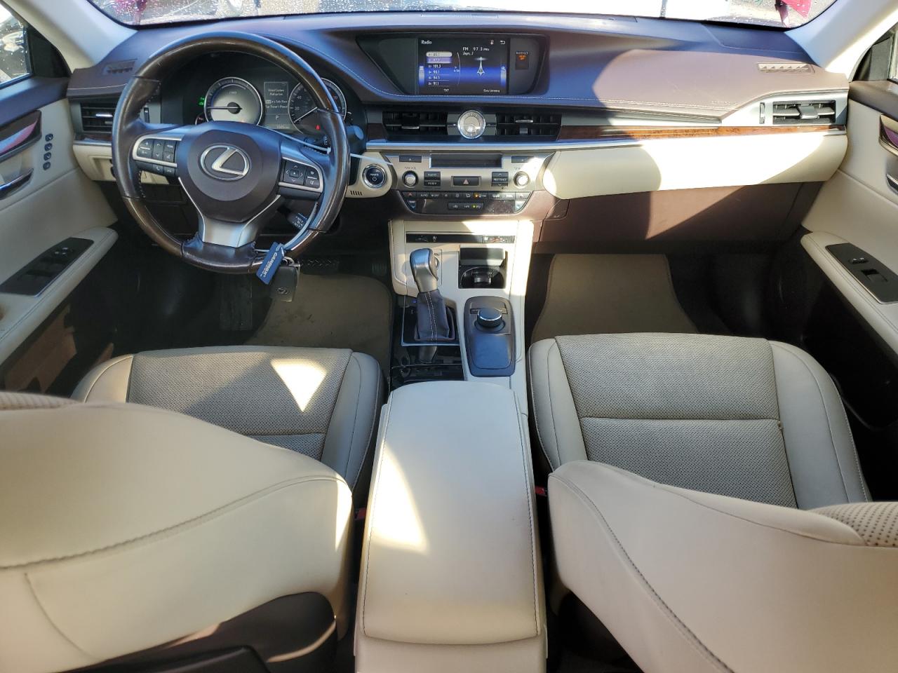 2016 Lexus ES - Image 8