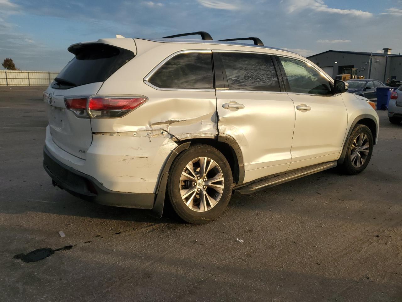 2015 Toyota Highlander - Image 3
