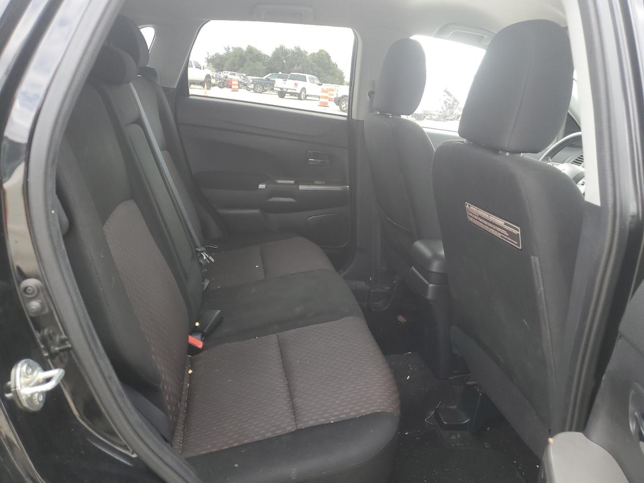 2018 Mitsubishi Outlander - Image 11