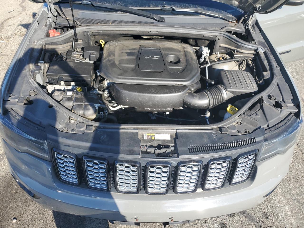 2020 Jeep Grand Cherokee - Image 12