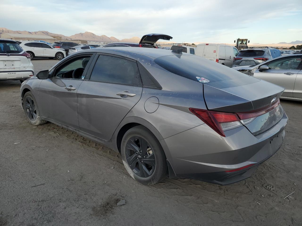 2022 Hyundai Elantra - Image 2