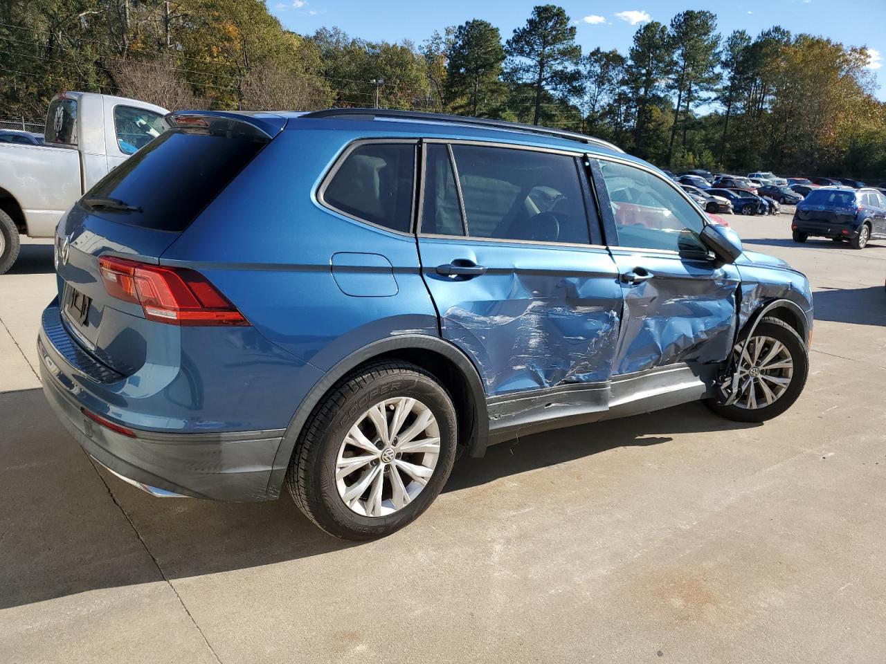 2019 Volkswagen Tiguan - Image 3