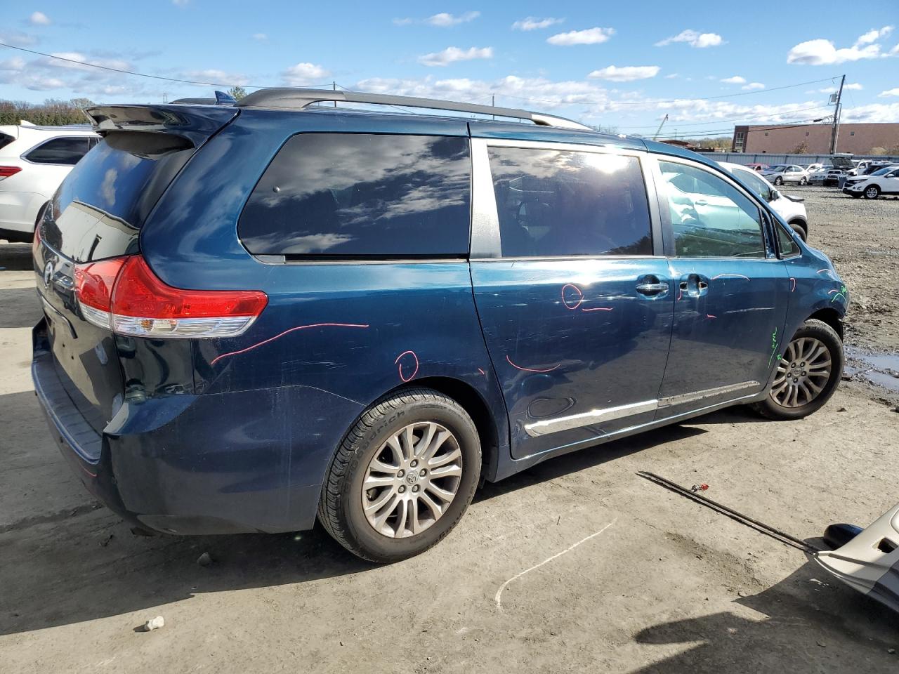 2012 Toyota Sienna - Image 3