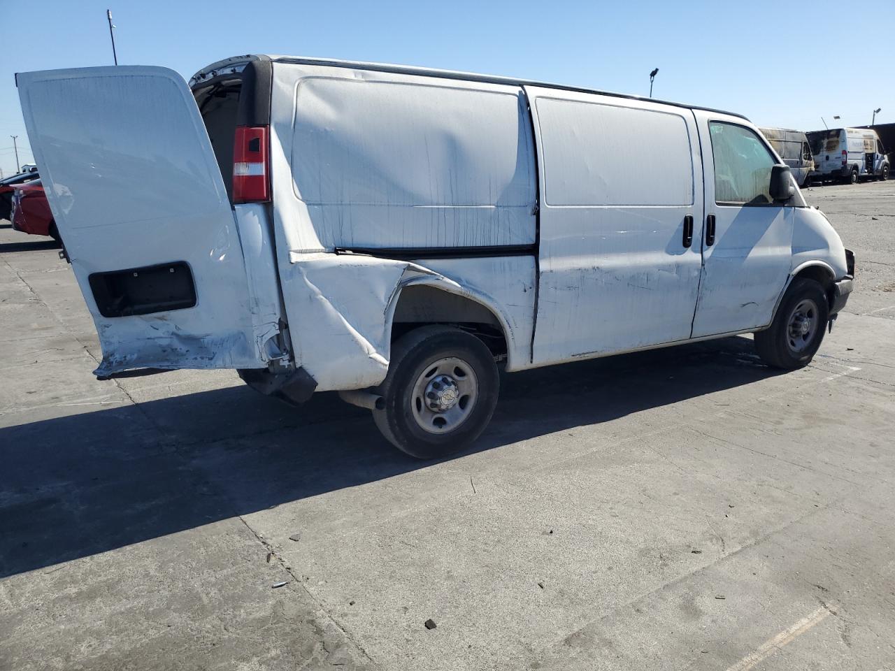 VIN 1GCWGAFP6L1276634 2020 CHEVROLET EXPRESS no.3