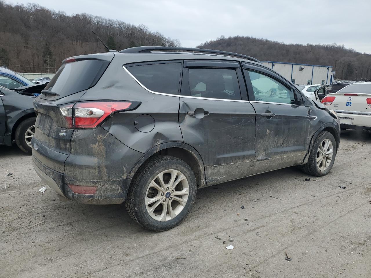 VIN 1FMCU9GD9HUC85585 2017 FORD ESCAPE no.3