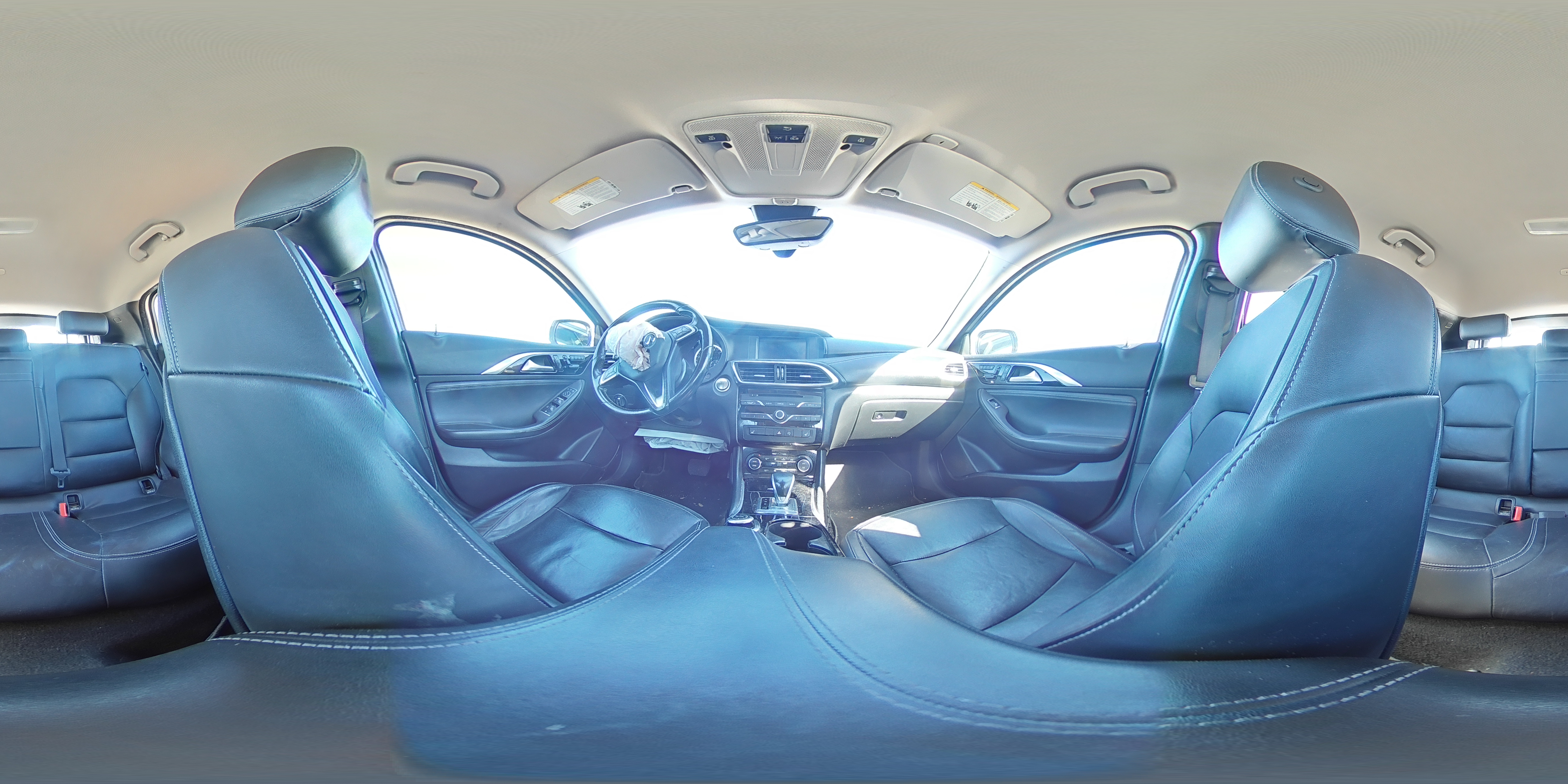 2018 Infiniti QX30 - Image 12
