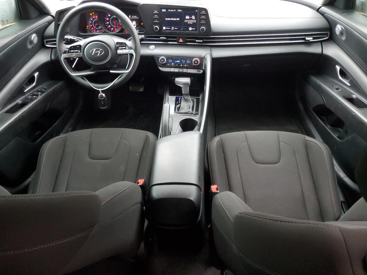2023 Hyundai Elantra - Image 8