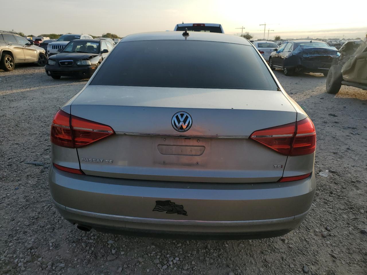 2016 Volkswagen Passat - Image 6