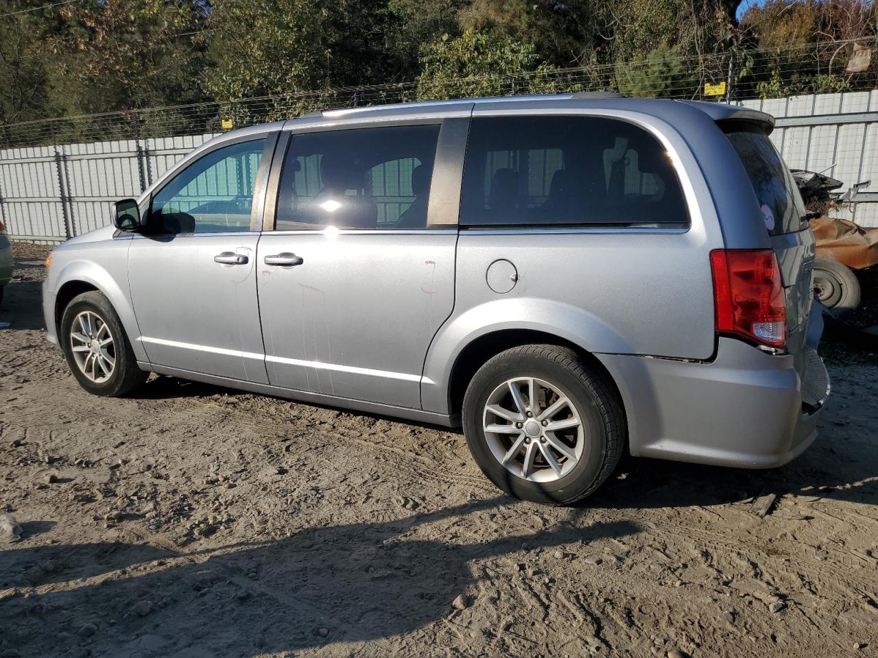 2019 Dodge Caravan - Image 2