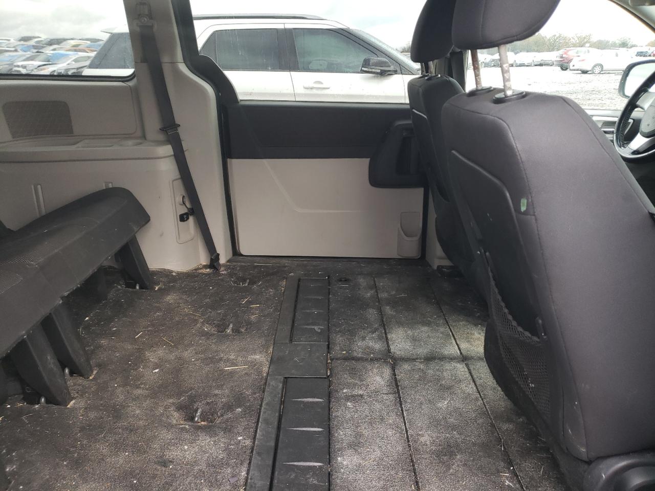 2009 Dodge Caravan - Image 11