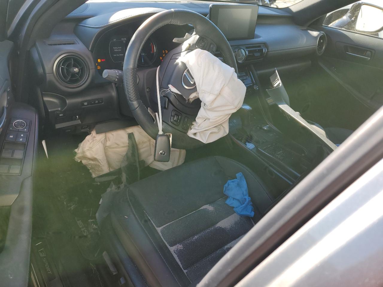 2023 Lexus IS - Image 8