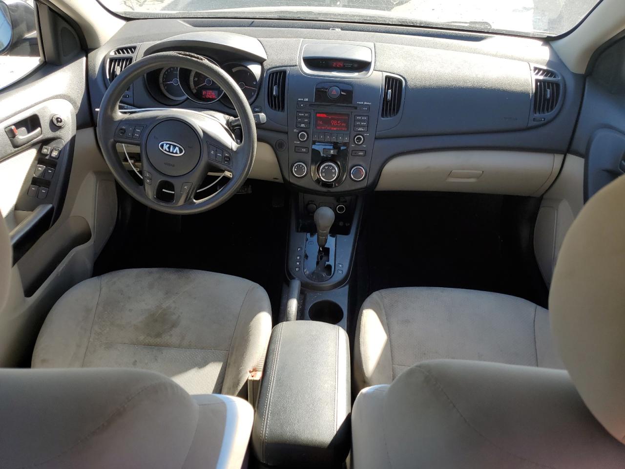 2010 Kia Forte - Image 8