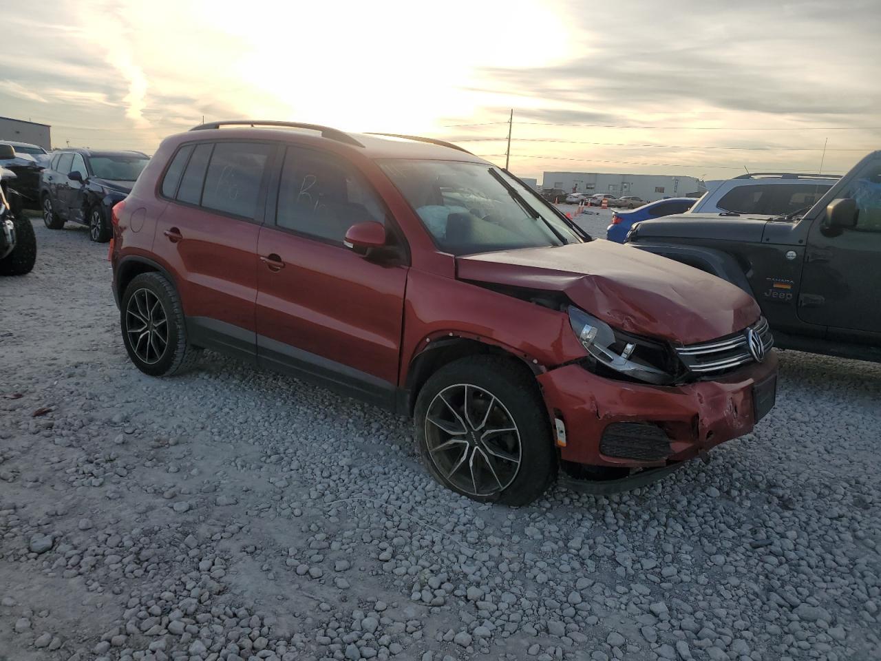 VIN WVGAV7AX9GW021149 2016 VOLKSWAGEN TIGUAN no.4