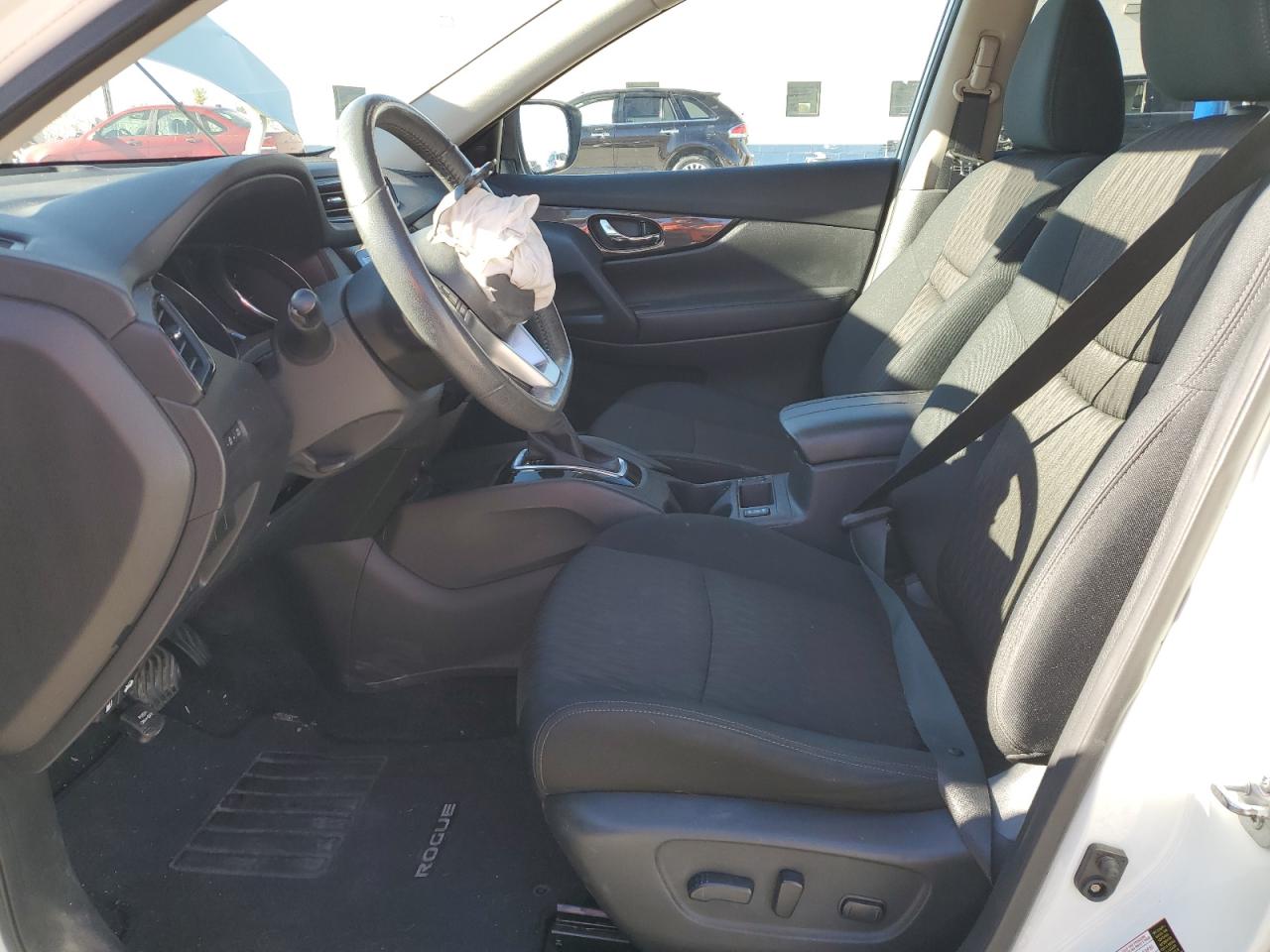 2017 Nissan Rogue - Image 7