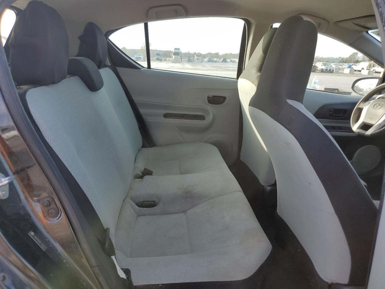 2014 Toyota Prius - Image 10