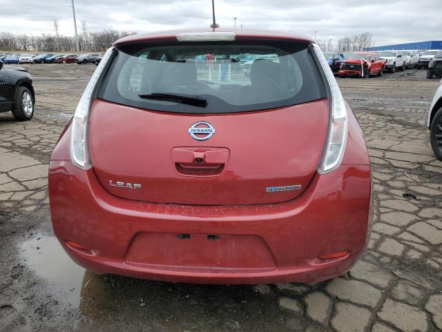  NISSAN LEAF 2015 Красный