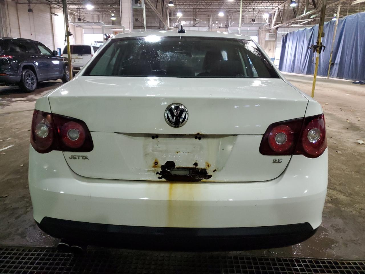 2010 Volkswagen Jetta - Image 6