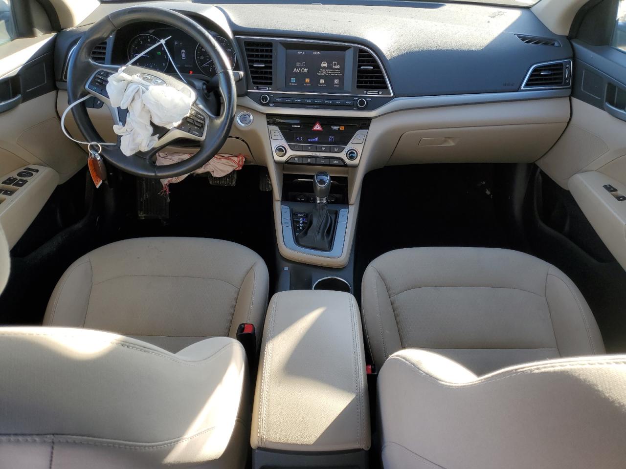 2017 Hyundai Elantra - Image 8