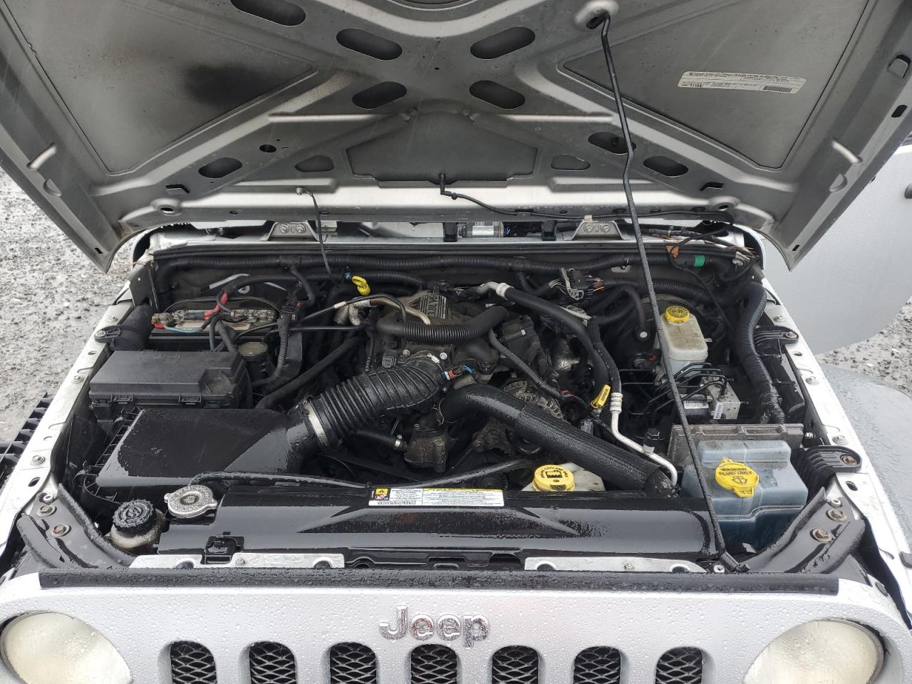 2011 Jeep Wrangler - Image 12