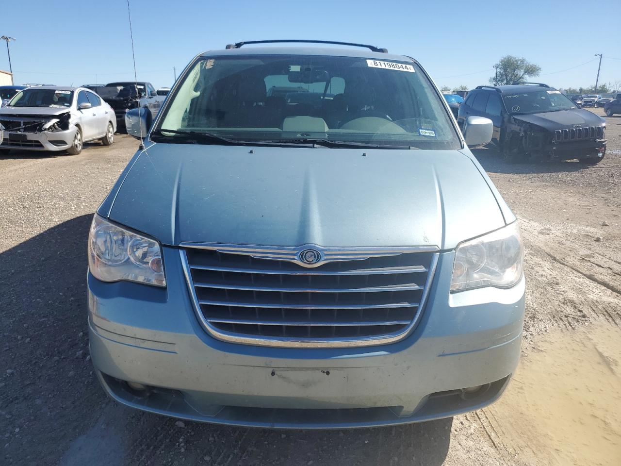 2010 Chrysler Town & Country - Image 5