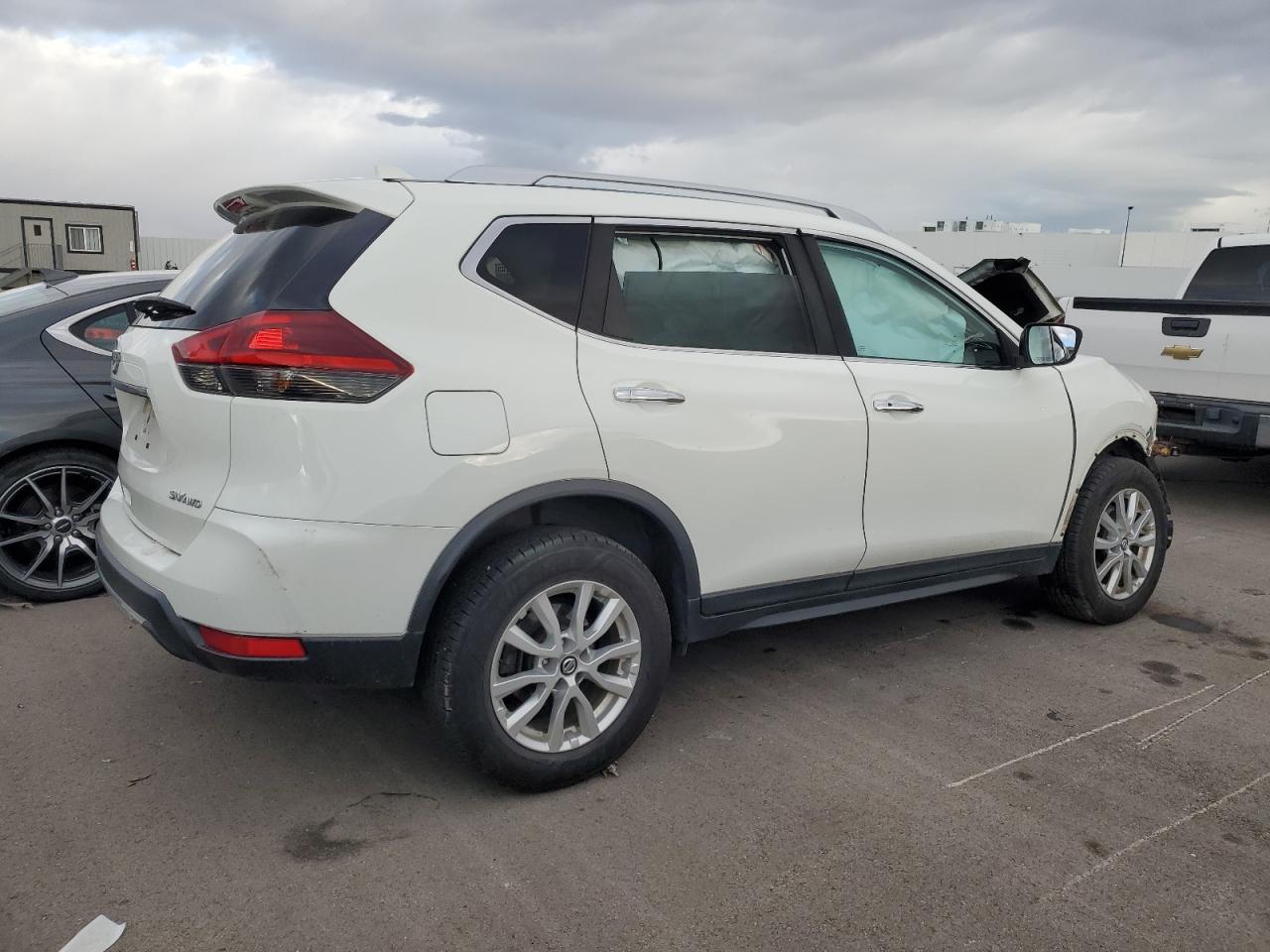 2018 Nissan Rogue - Image 3