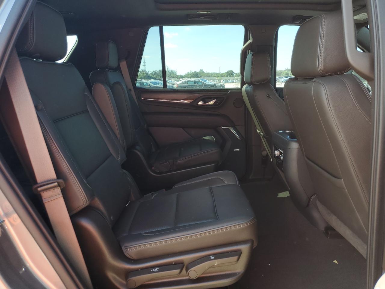 2021 GMC Yukon - Image 11
