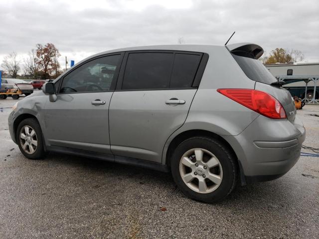 Hatchbacks NISSAN VERSA 2012 Srebrny