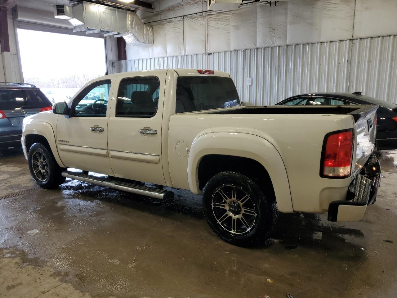 2011 GMC Sierra - Image 2