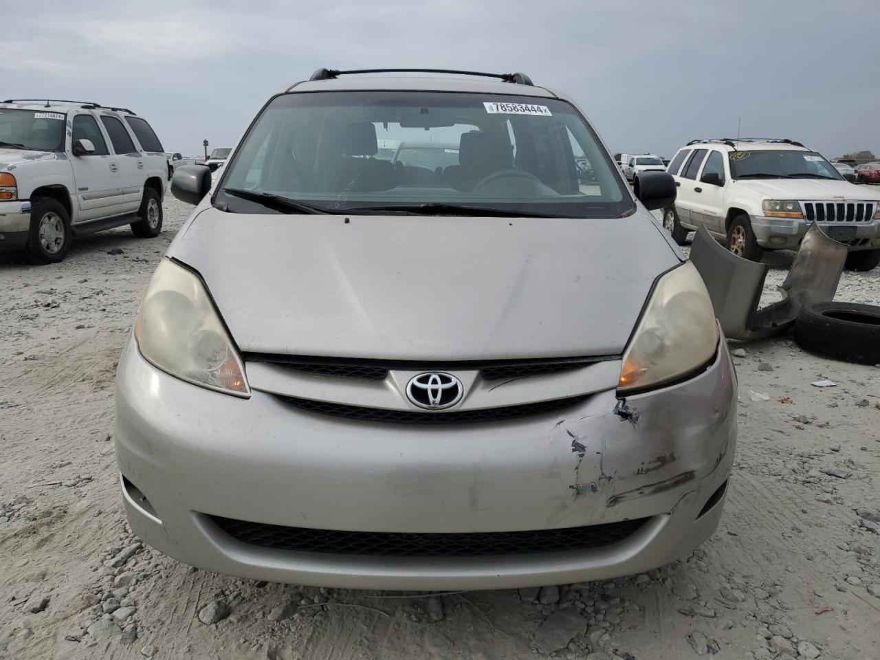 2009 Toyota Sienna - Image 5