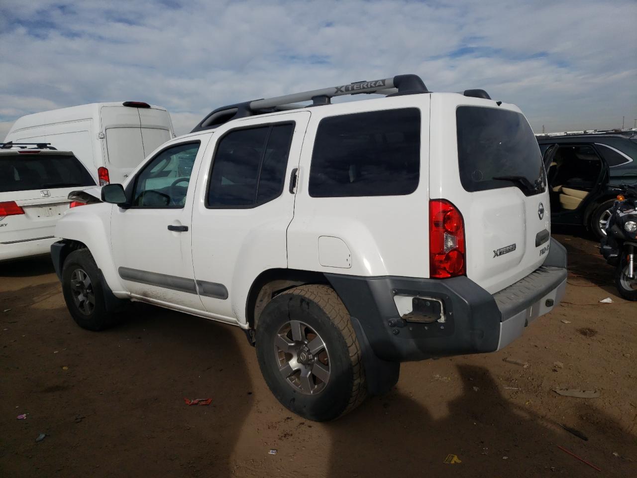 2011 Nissan XTerra - Image 2