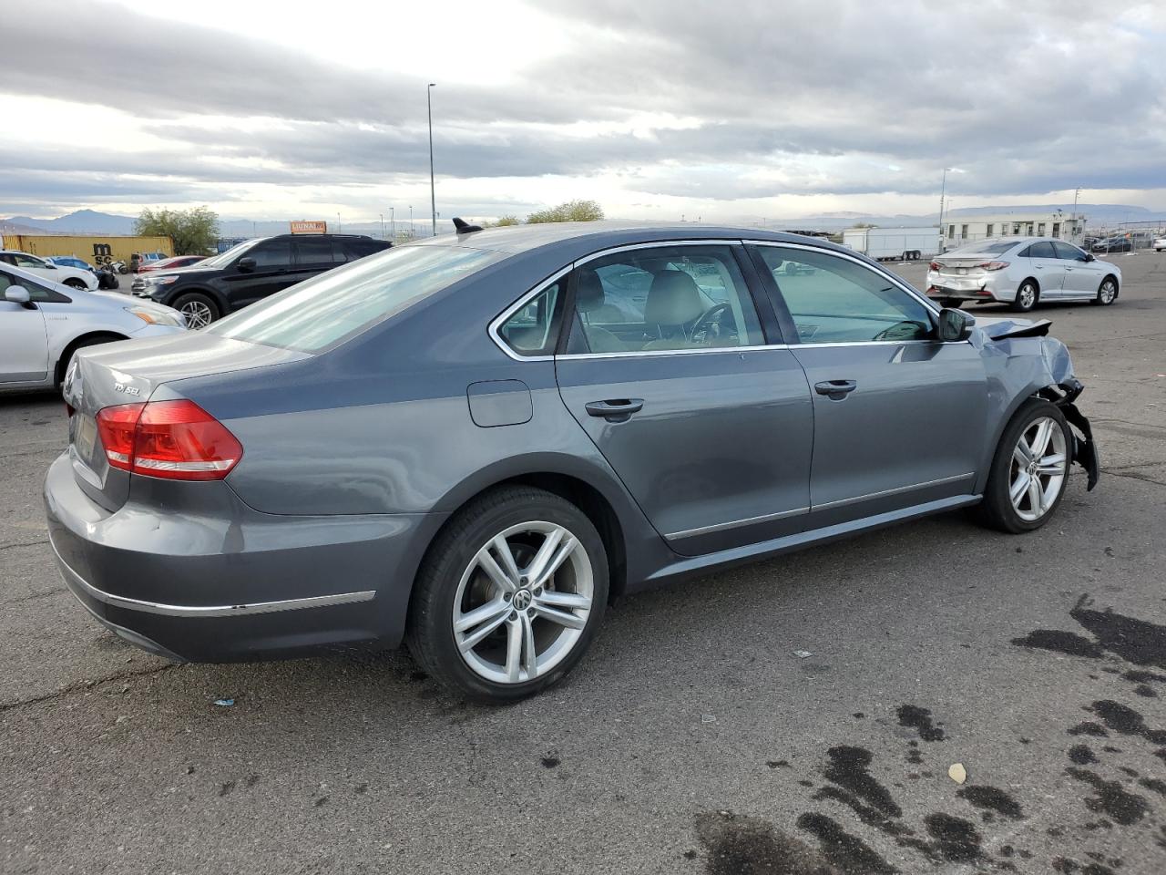 2014 Volkswagen Passat - Image 3