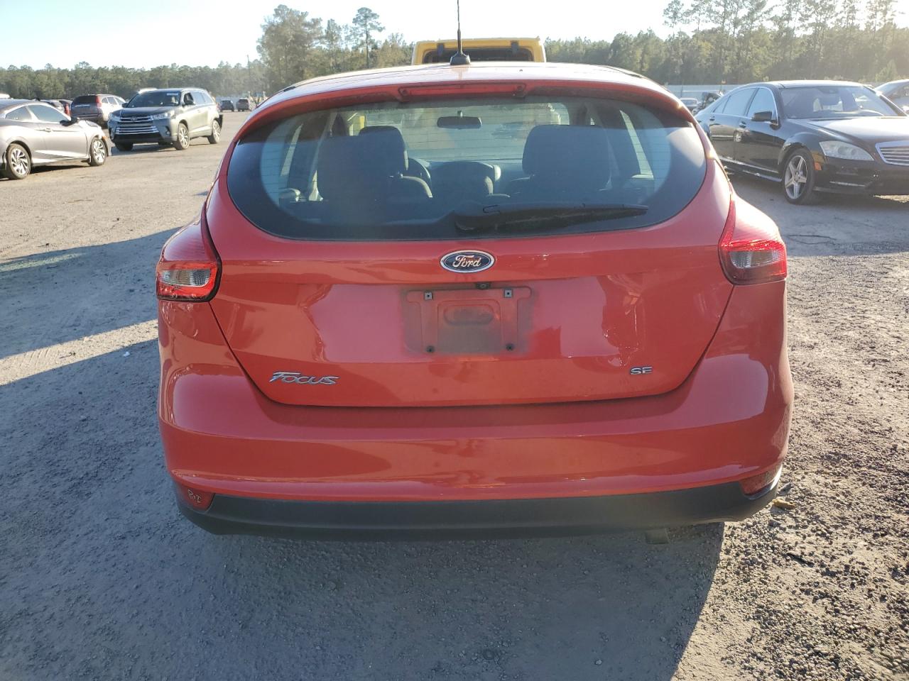 2017 Ford Focus Se VIN: 1FADP3K28HL215705 Lot: 80425954