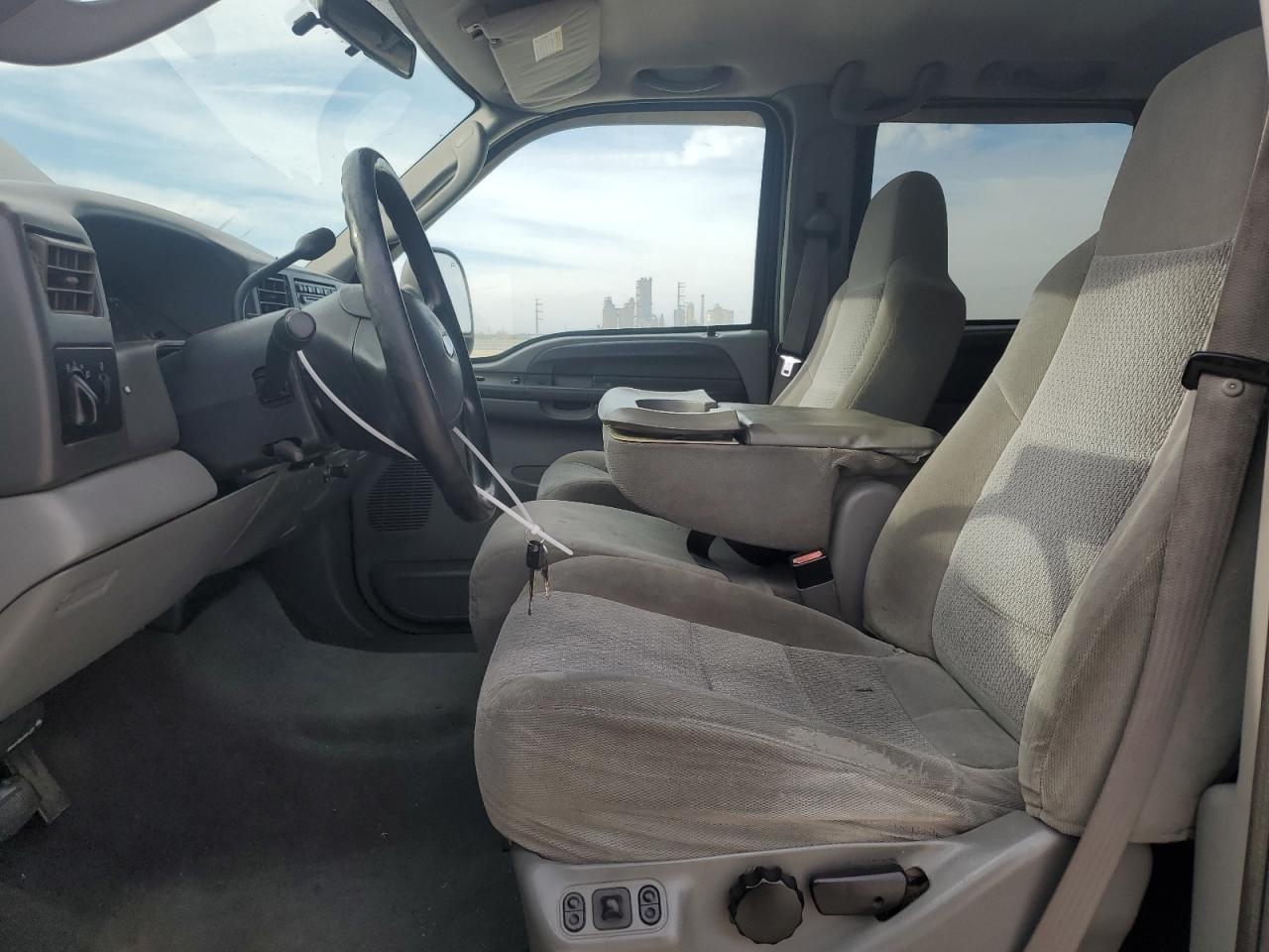 2004 Ford F350 - Image 7