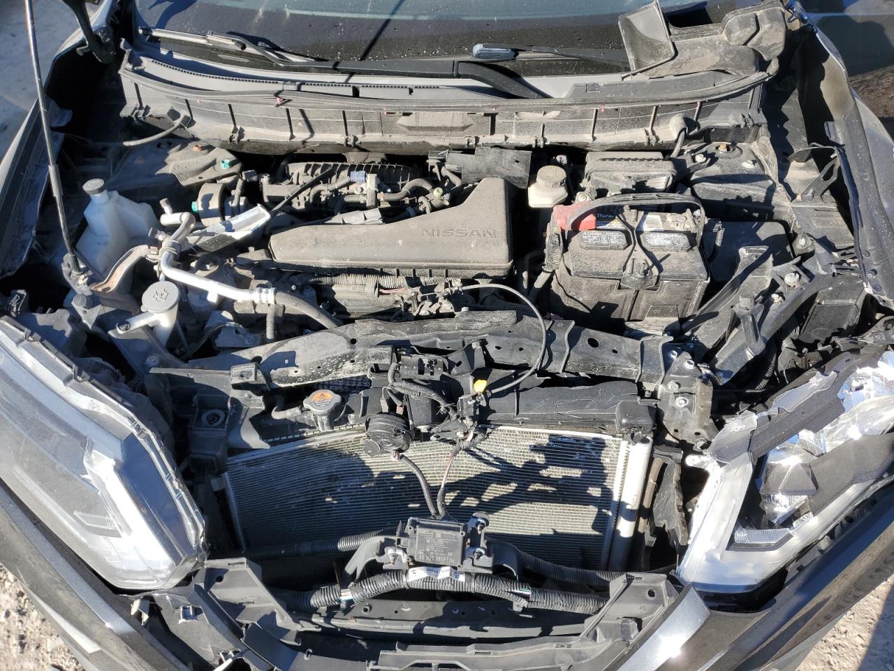 2018 Nissan Rogue - Image 12