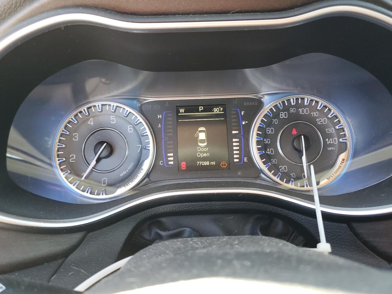 2016 Chrysler 200 - Image 9