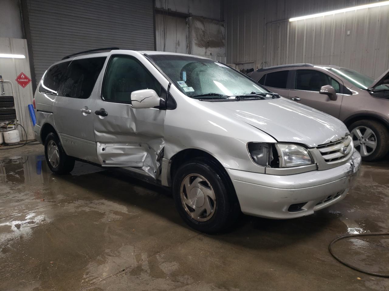 2003 Toyota Sienna - Image 4