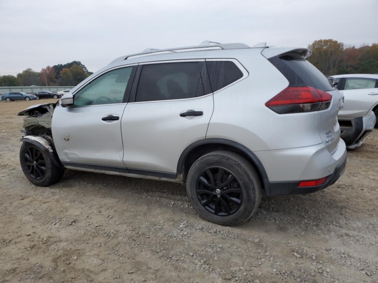 2019 Nissan Rogue - Image 2