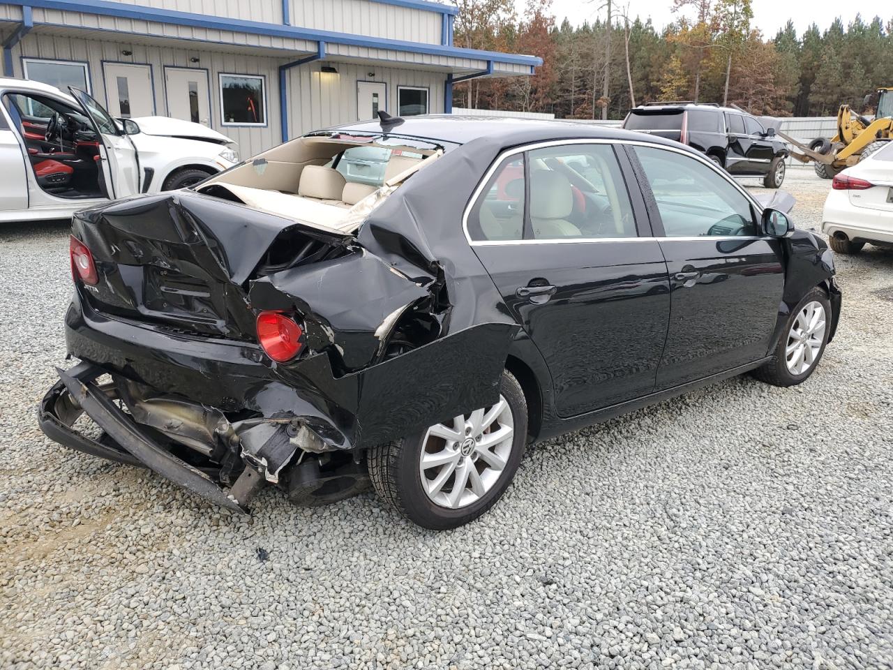 2010 Volkswagen Jetta - Image 3
