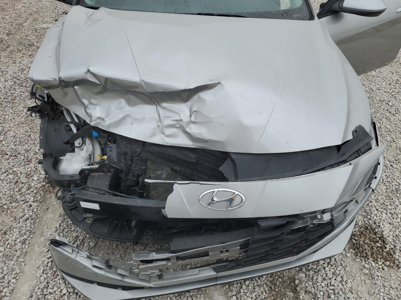 2021 Hyundai Elantra - Image 11