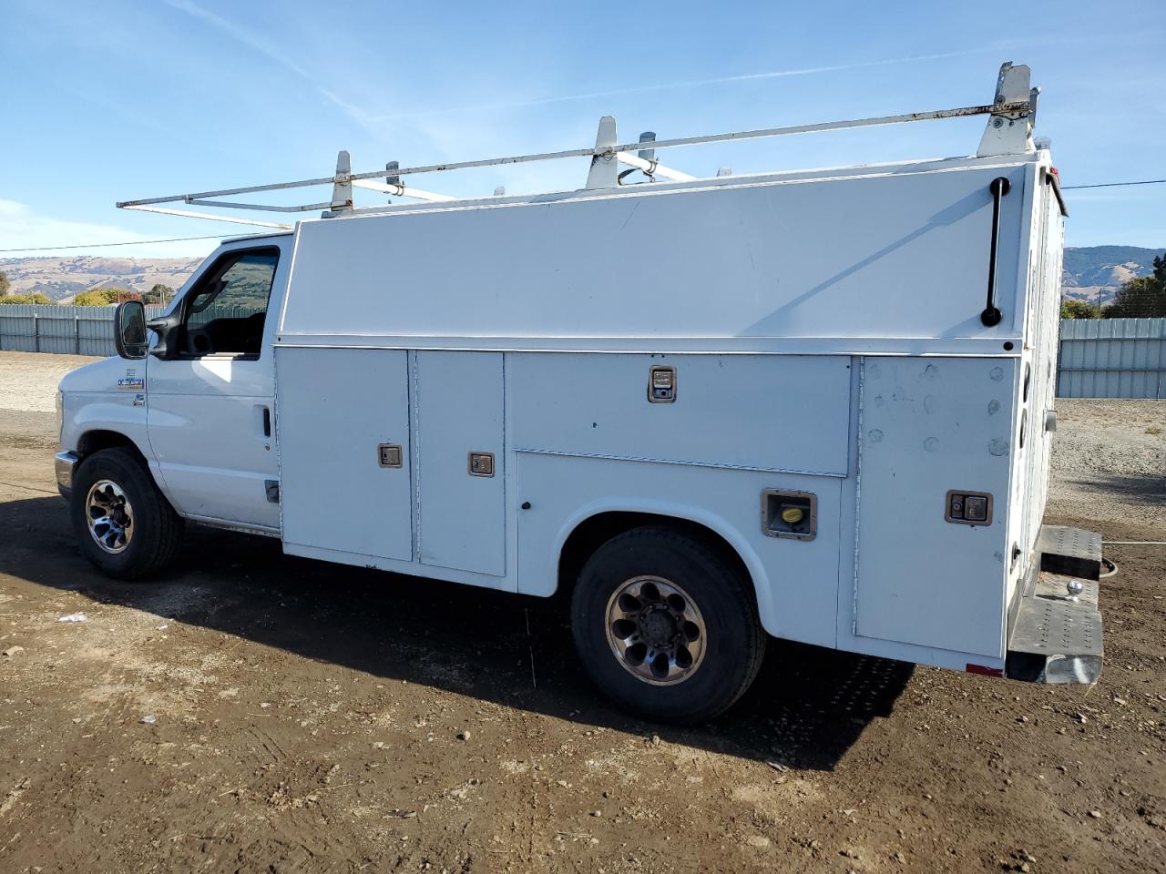 2014 Ford Econoline - Image 2
