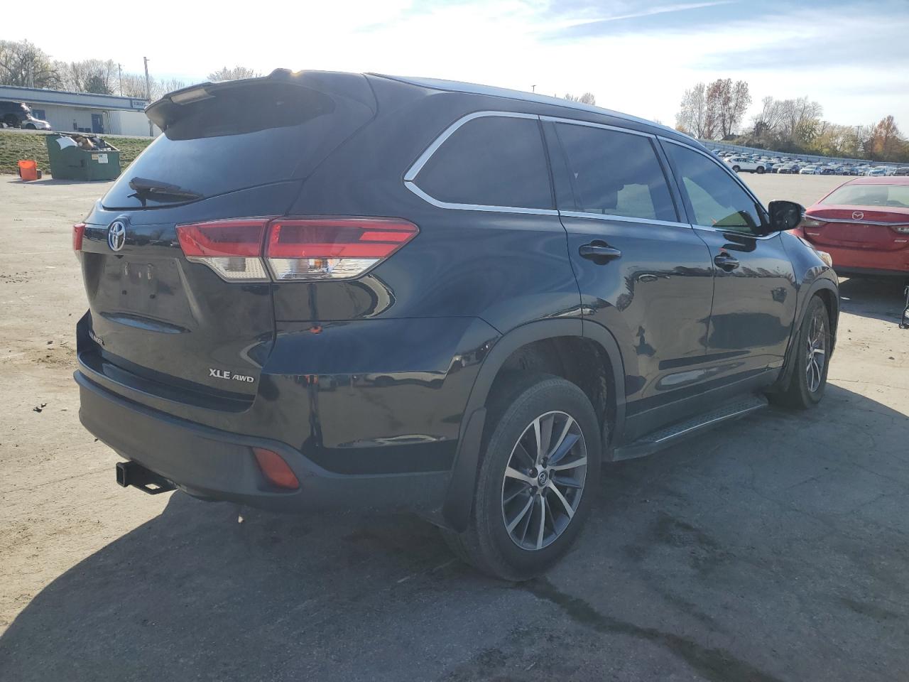 VIN 5TDJZRFH7KS572405 2019 TOYOTA HIGHLANDER no.3