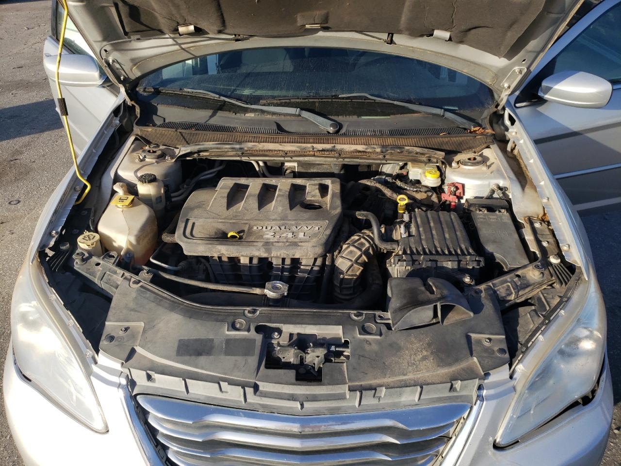 2012 Chrysler 200 - Image 11