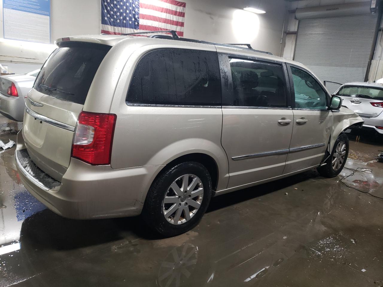 2014 Chrysler Town & Country - Image 3